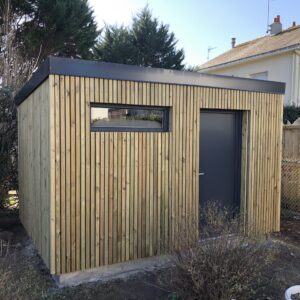 Abri en bois sur-mesure posé par Anex Ouest