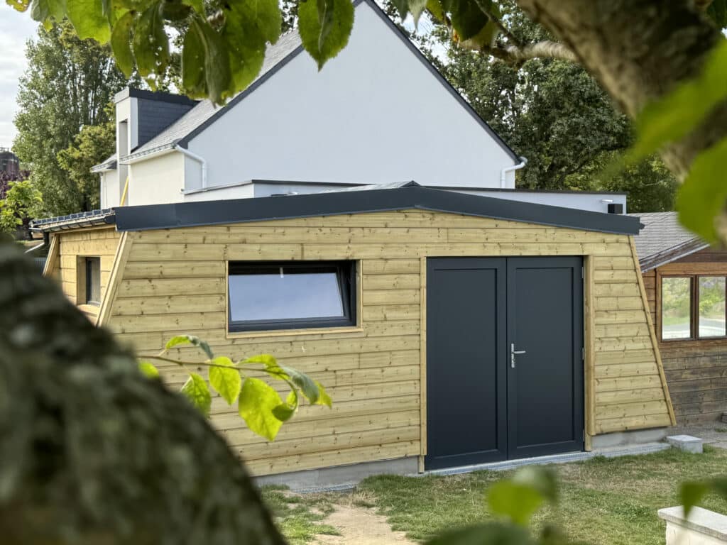 Salorge - abri en bois sur-mesure posé par Anex Ouest