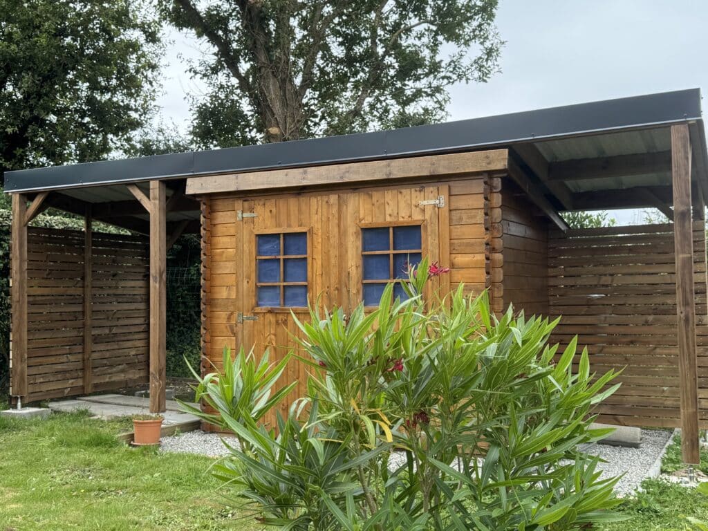 Pergola bois sur-mesure posée par Anex Ouest