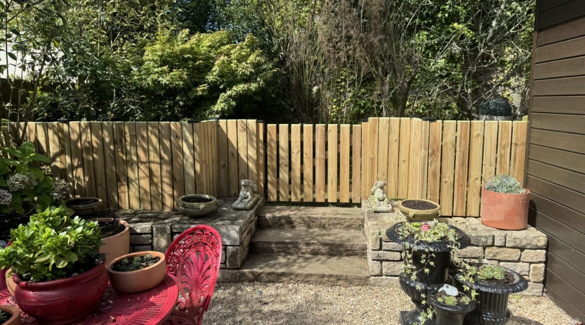 Clôture bois sur-mesure posée par Anex Ouest